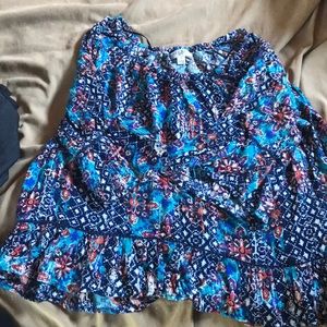 Patterned top with tulip sleeves